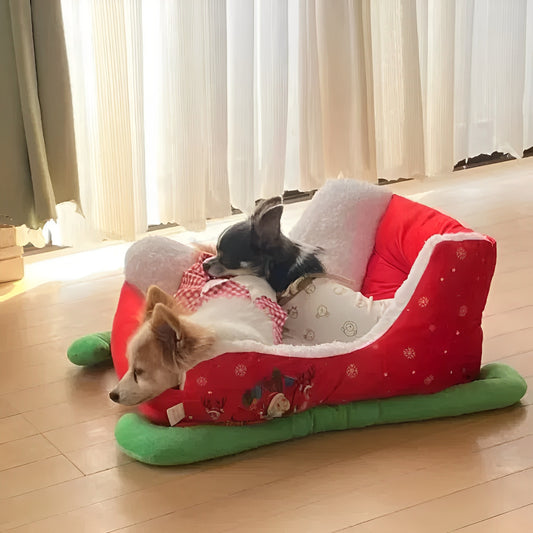 Christmas sleigh-shaped cat and dog house with plush interior for small pets