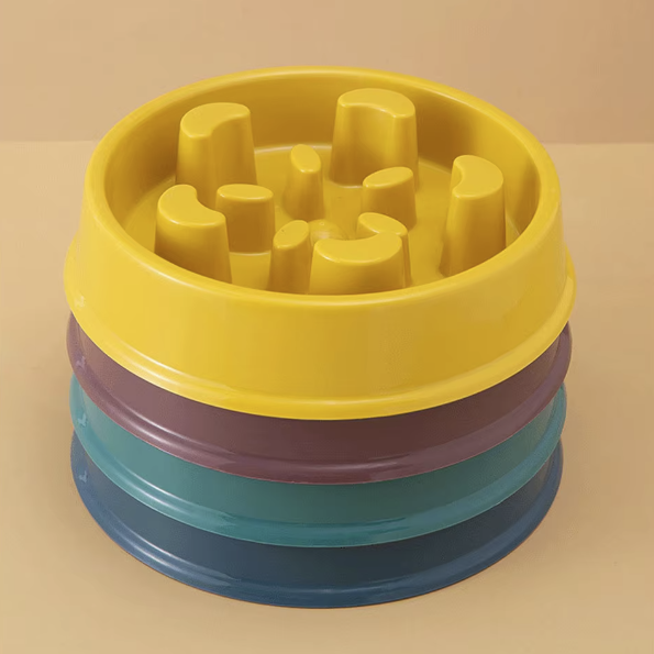 Pet Slow Food Bowl with raised obstacles to promote slower and safer eating for cats and dogs