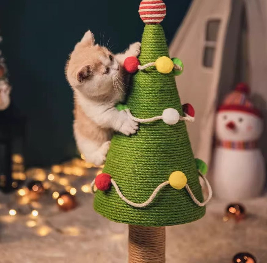 Christmas tree-shaped cat climbing rack with sisal scratching post for cats