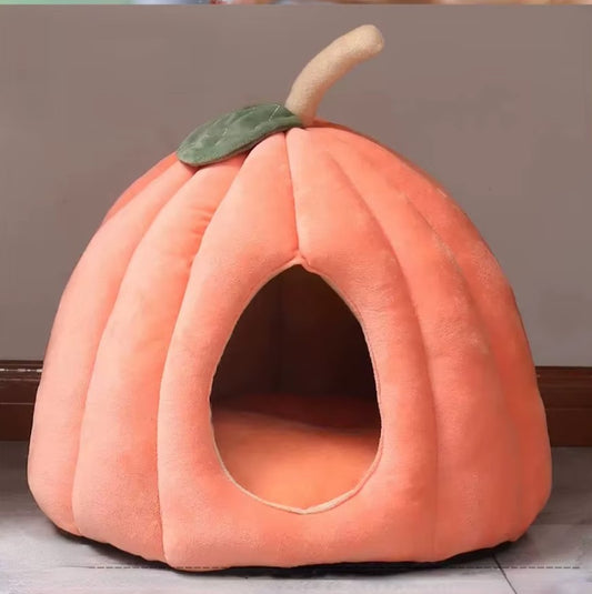 Winter Cat Nest – Enclosed Plush Pumpkin Bed for Cozy Cat Comfort