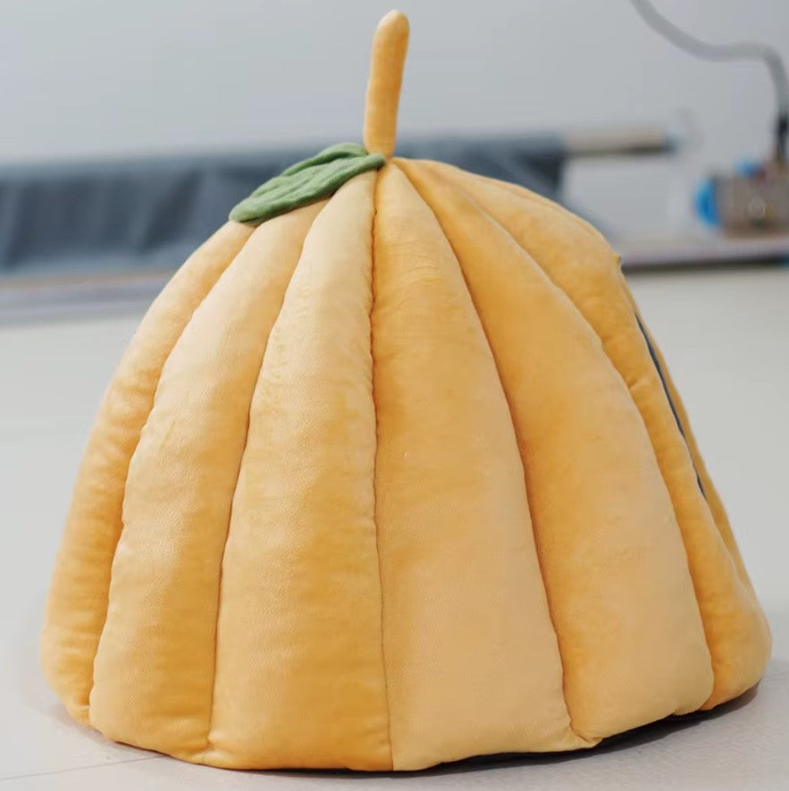 Winter Cat Nest – Enclosed Plush Pumpkin Bed for Cozy Cat Comfort