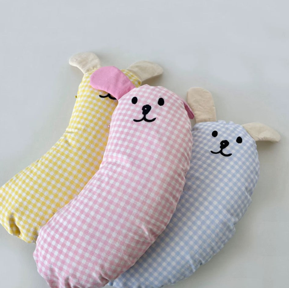 U-shaped cotton pet pillow for cats and dogs with removable washable cover, ideal for chin support and deep sleep.