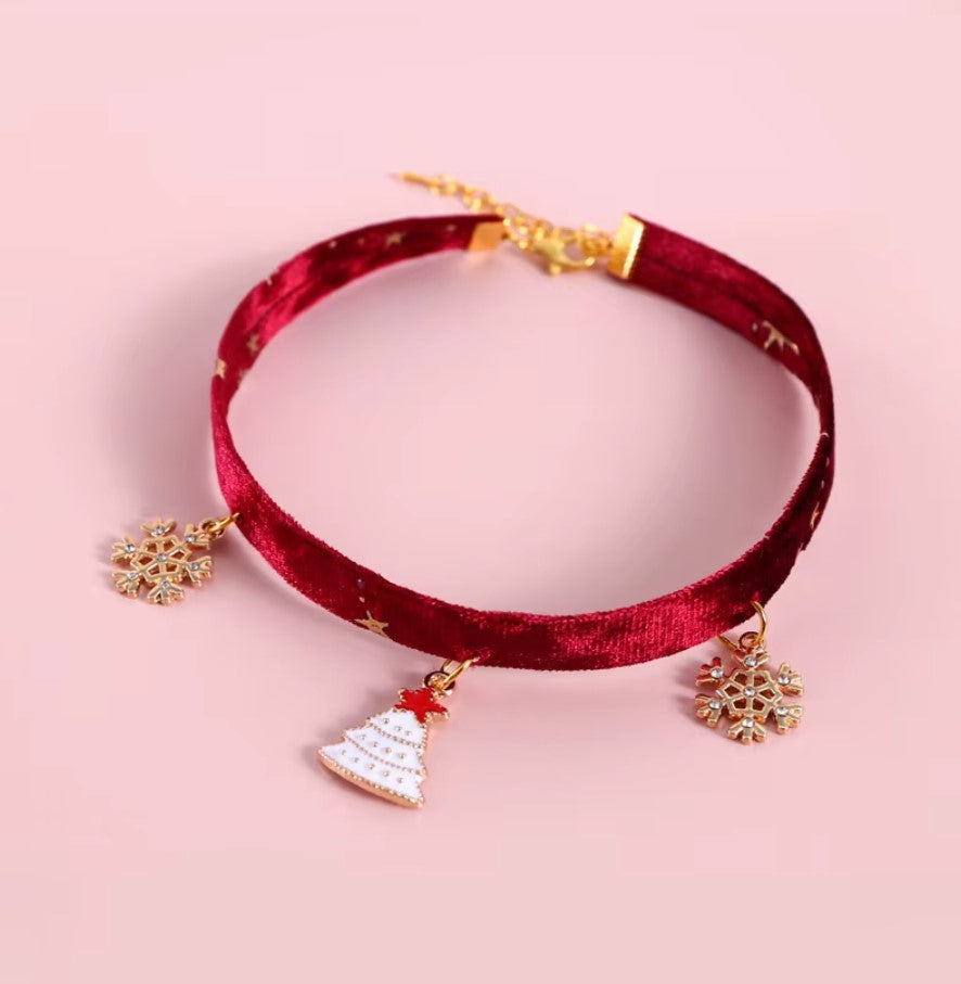 Velvet adjustable pet collar with bronzing star design for cats and small dogs