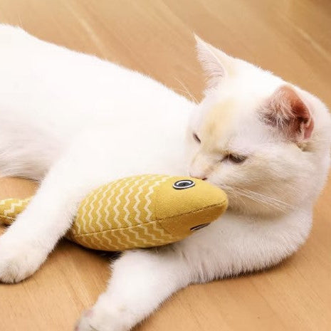 Interactive catnip fish toy for cats with vocal feature for chewing and play
