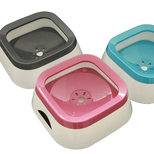 Anti-splash pet water bowl with 1L capacity and floating disk design, spill-proof solution for dogs and cats at home or on the go.