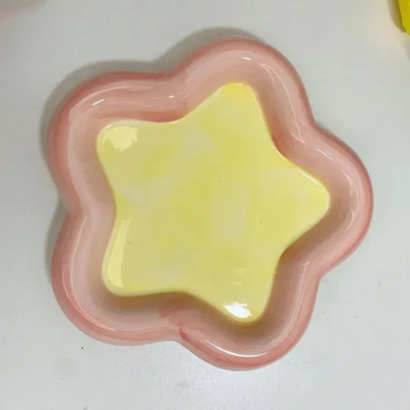 Cartoon ceramic cat bowl for stylish and safe pet feeding