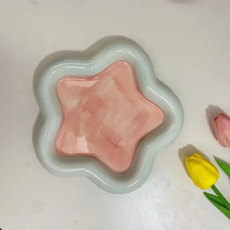 Cartoon ceramic cat bowl for stylish and safe pet feeding