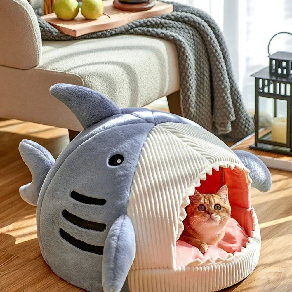 Enclosed warm cat bed with plush cushion for cats and small dogs