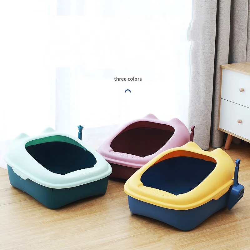 Semi-enclosed cat litter box with high border, easy to clean, and private space for cats