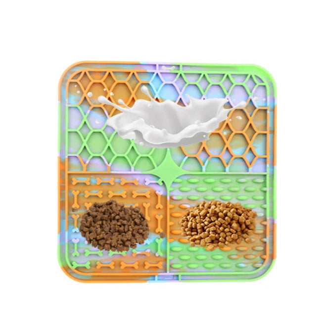 Silicone licking mat for dogs and cats with strong suction cups