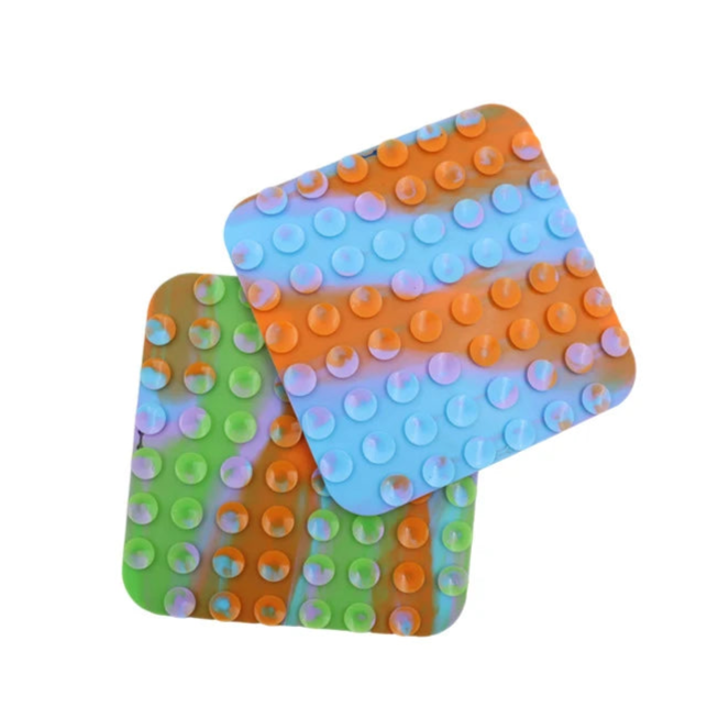 Silicone licking mat for dogs and cats with strong suction cups