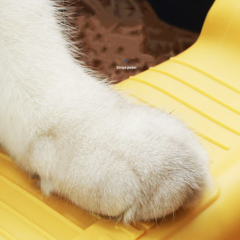 Semi-enclosed cat litter box with high border, easy to clean, and private space for cats