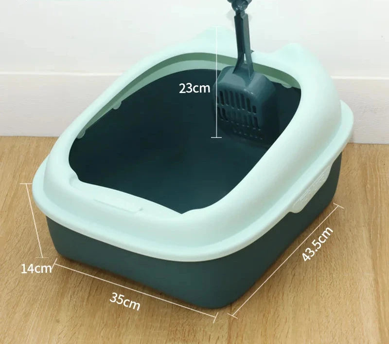 Semi-enclosed cat litter box with high border, easy to clean, and private space for cats