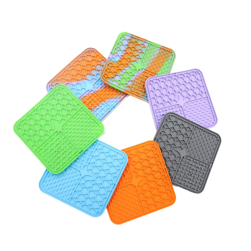 Silicone licking mat for dogs and cats with strong suction cups