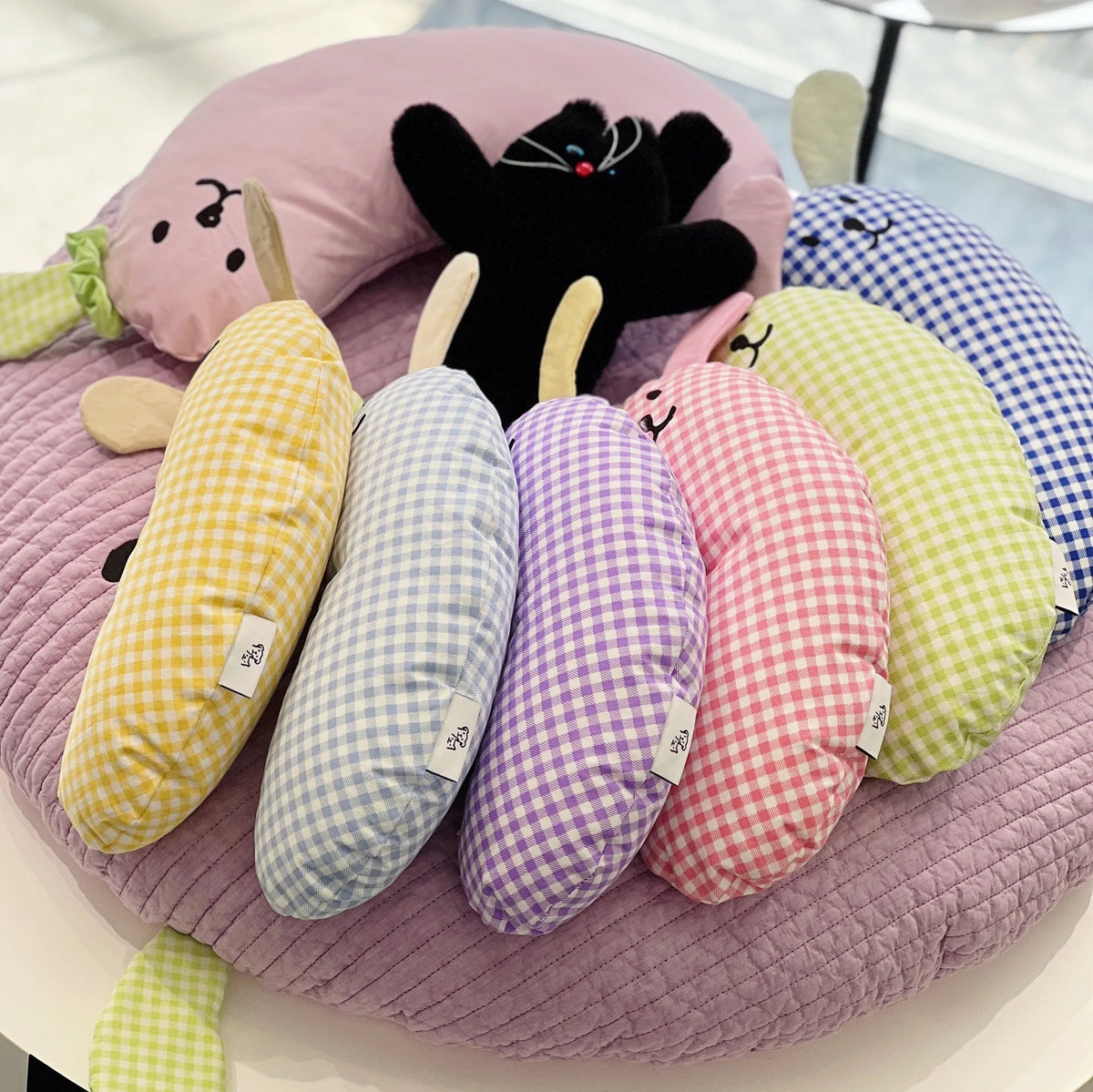U-shaped cotton pet pillow for cats and dogs with removable washable cover, ideal for chin support and deep sleep.